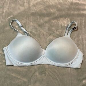 Victoria Secret Body by Victoria no wire size 38C NWT